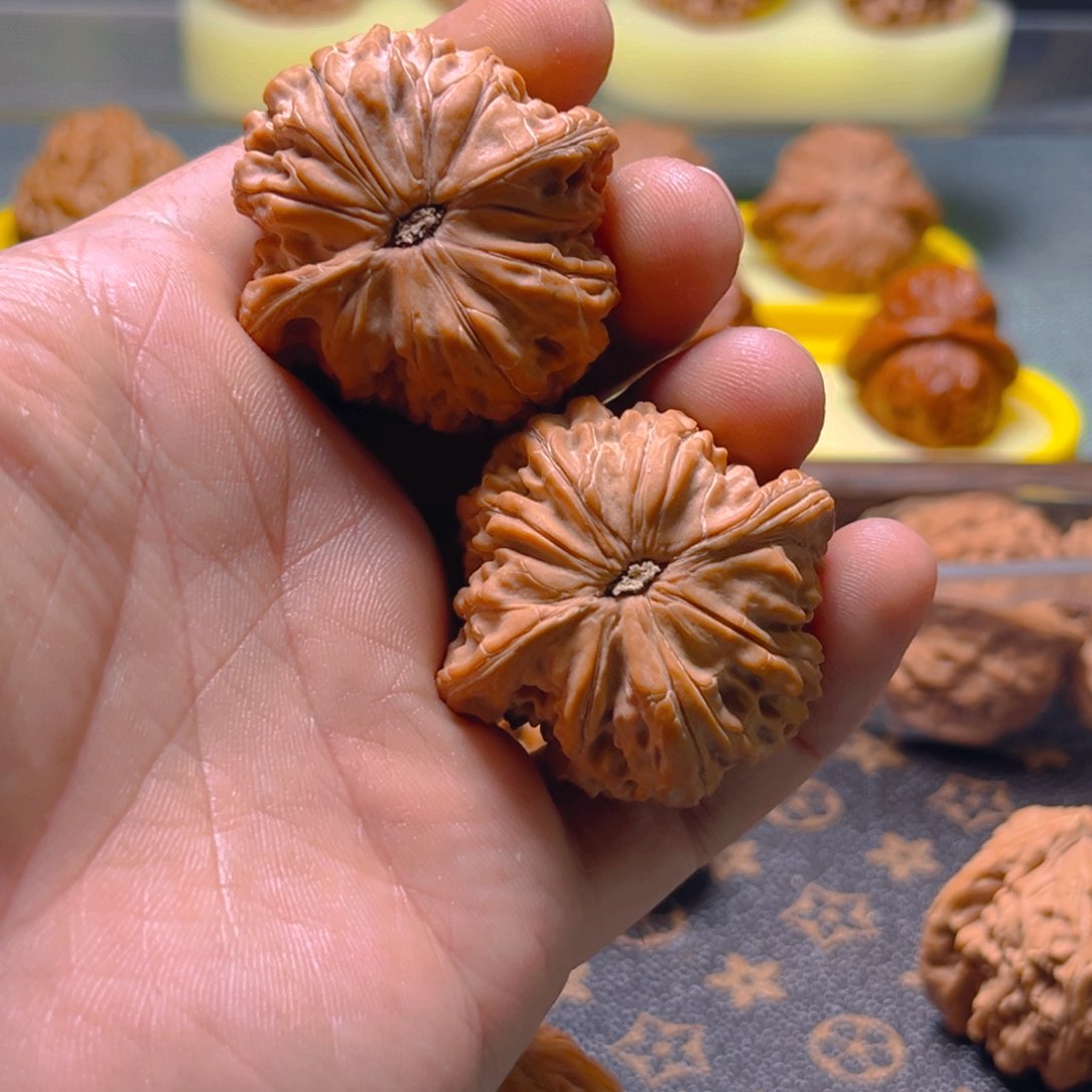 文玩核桃吊坠王*王磨盘40