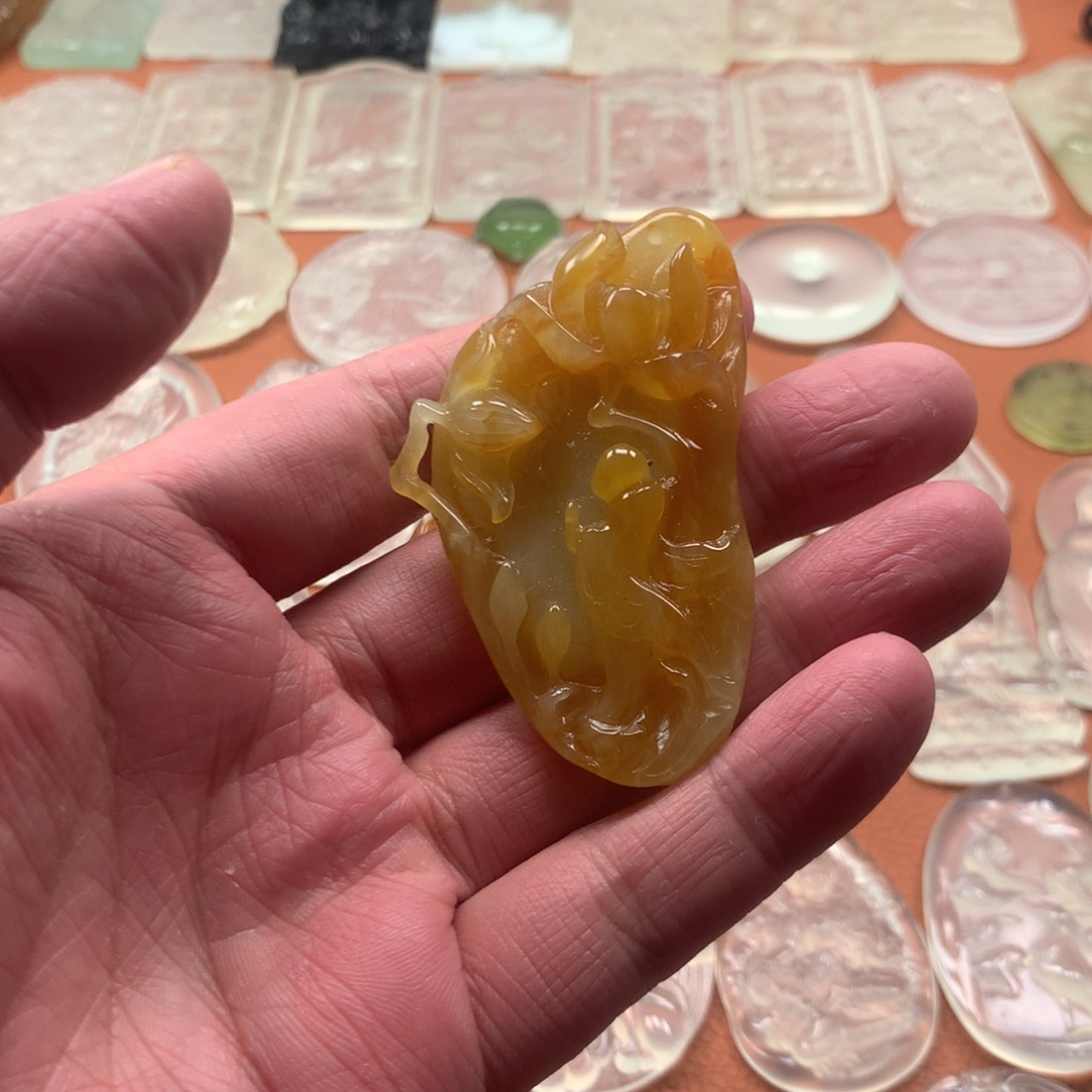 蛇纹石玉颈饰未镶嵌