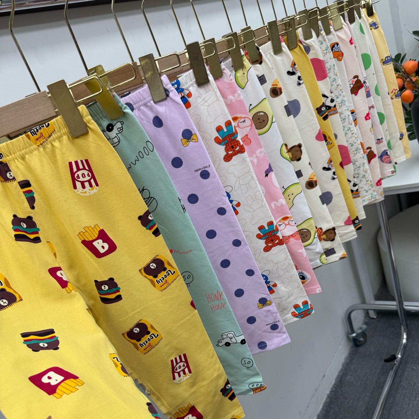 聚福王子莱卡棉单裤（不只照片图案随机发2条，介意不拍不）