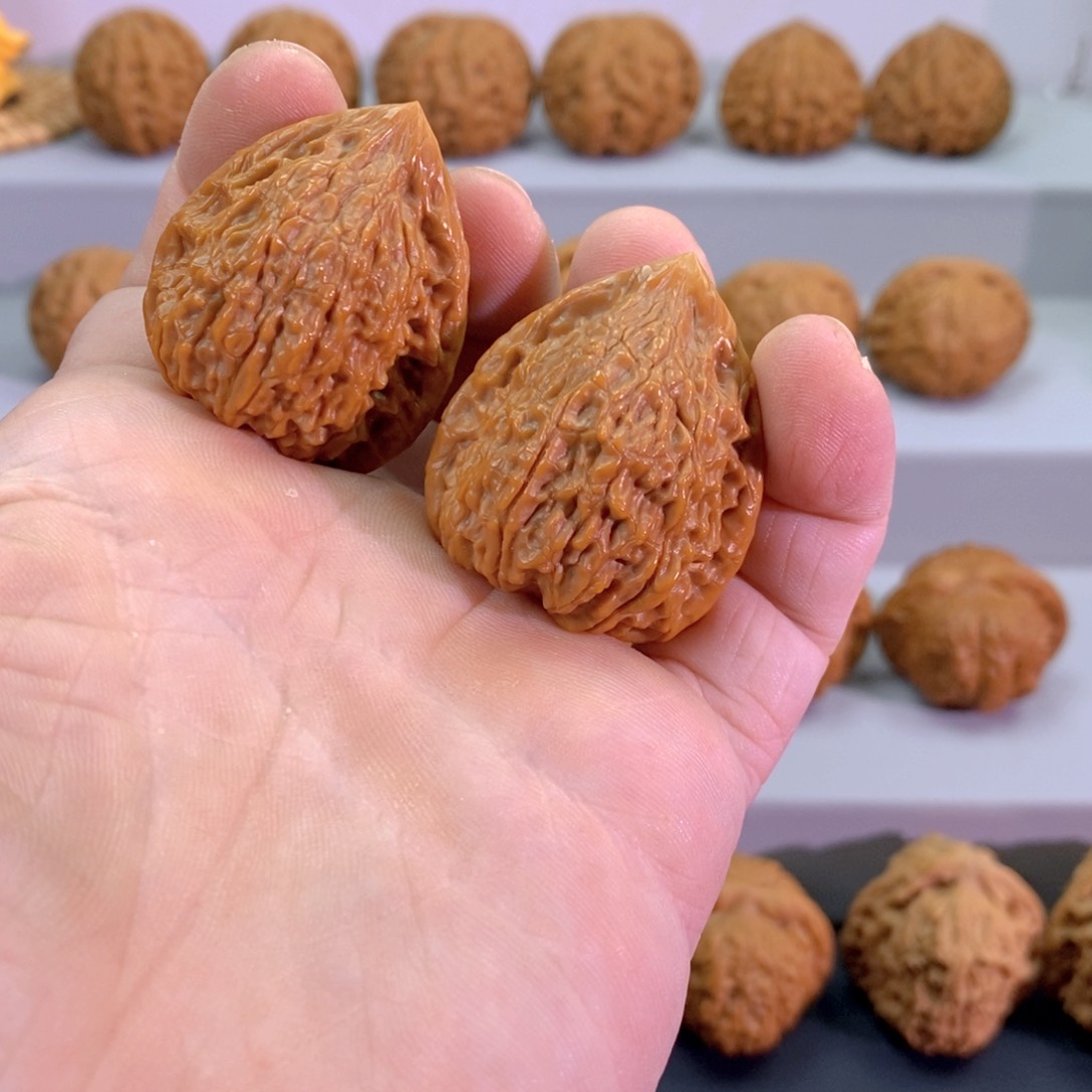 文玩核桃把件35蛇王一抹红