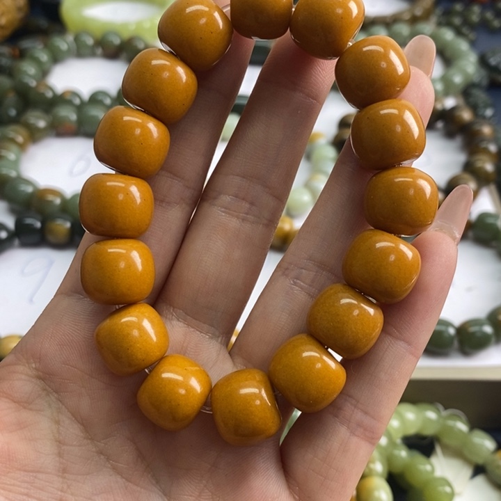 未镶嵌透闪石质玉珠宝奇石