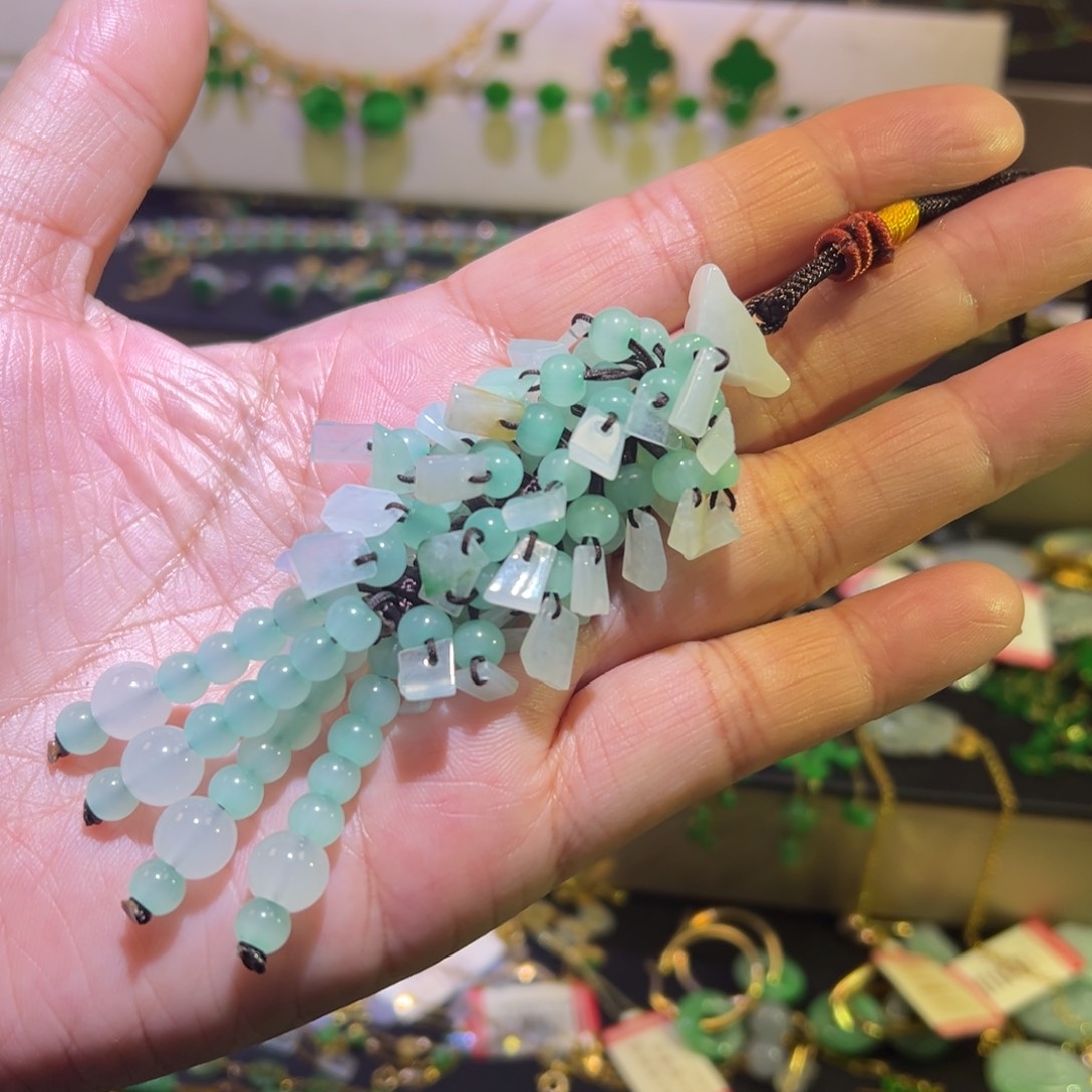 颈饰未镶嵌翡翠包挂