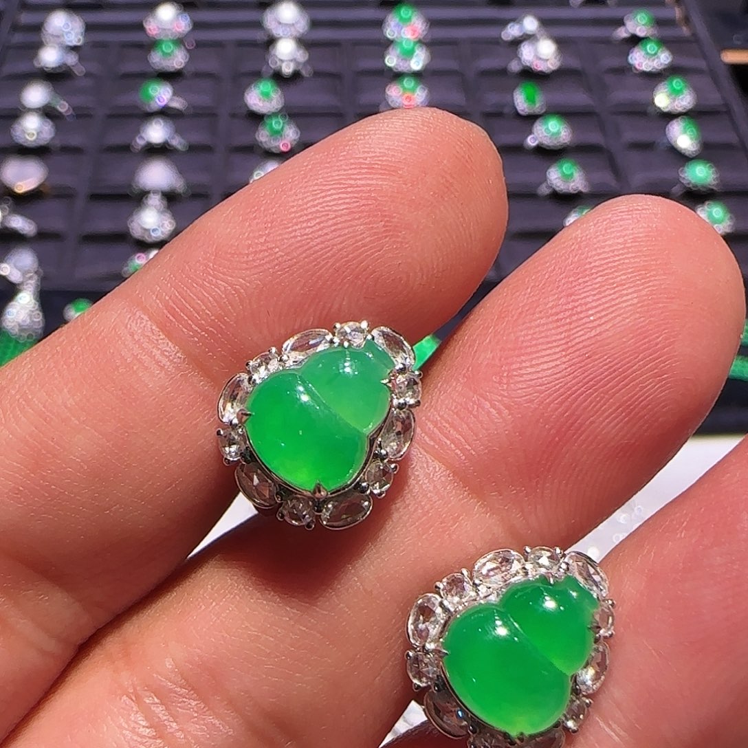 翡翠18K金镶嵌耳饰