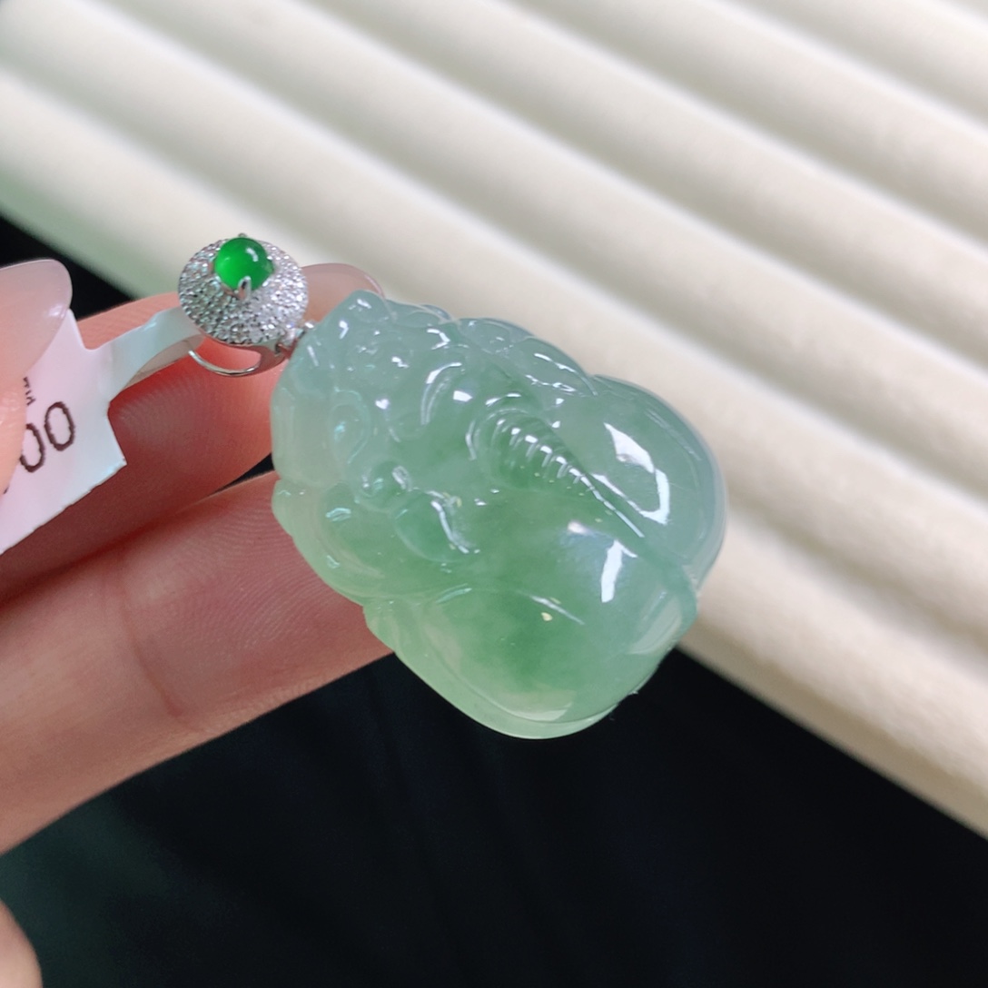 翡翠颈饰18K金镶嵌大貔貅