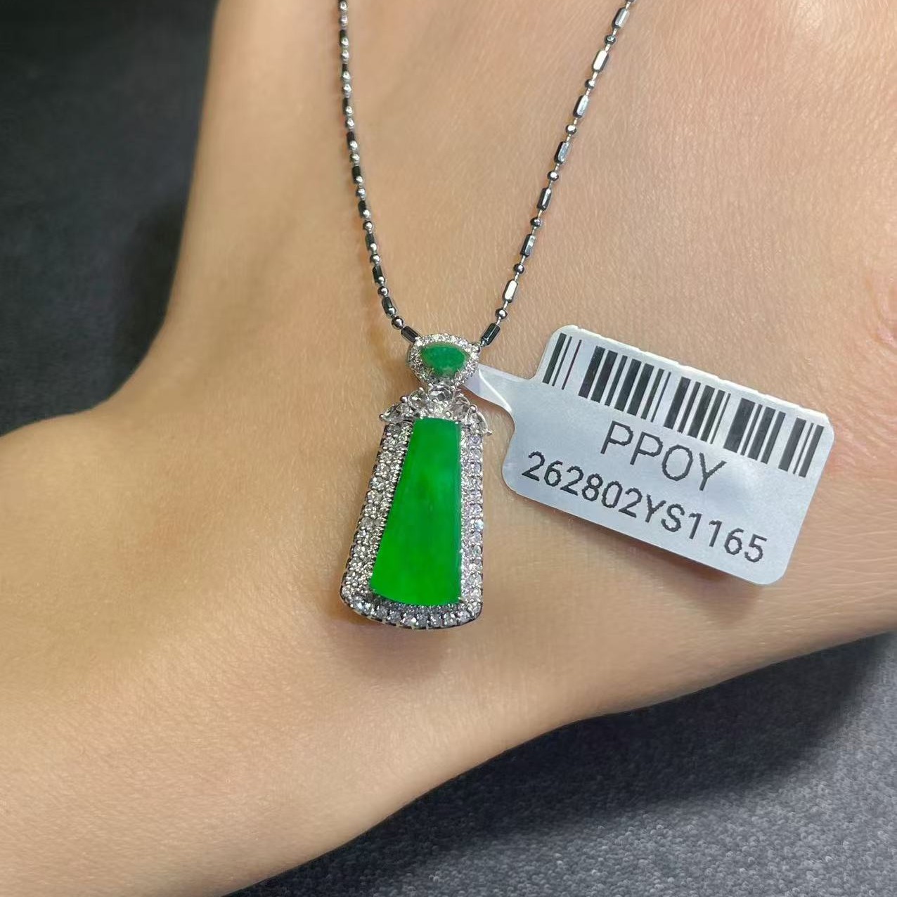 18k金镶嵌缅甸A货翡翠(不含链)