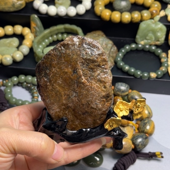 透闪石质玉小摆件未镶嵌