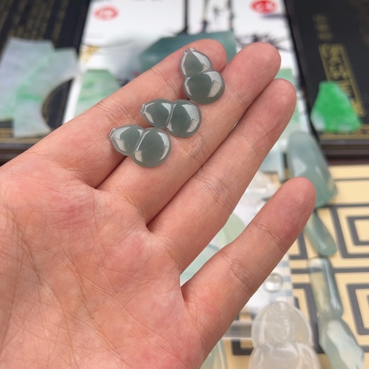 翡翠未镶嵌颈饰翡翠多样发一