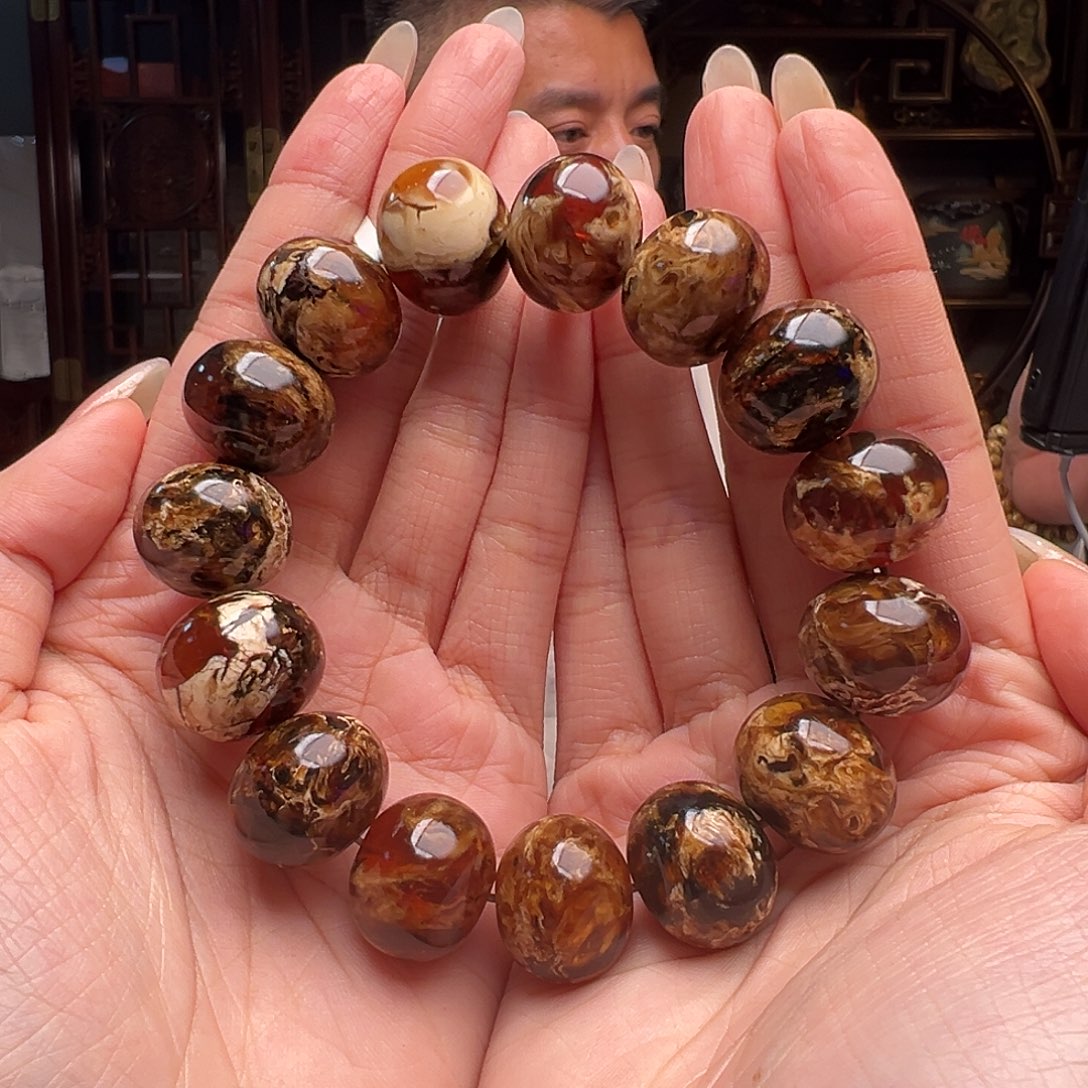 琥珀裸石未镶嵌月****睡抚顺琥珀10042。19mm