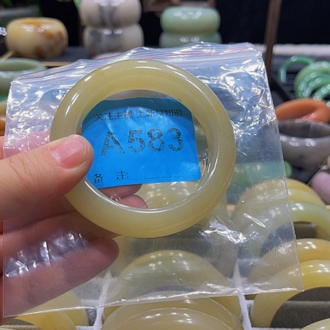 未镶嵌手镯石英质玉?****