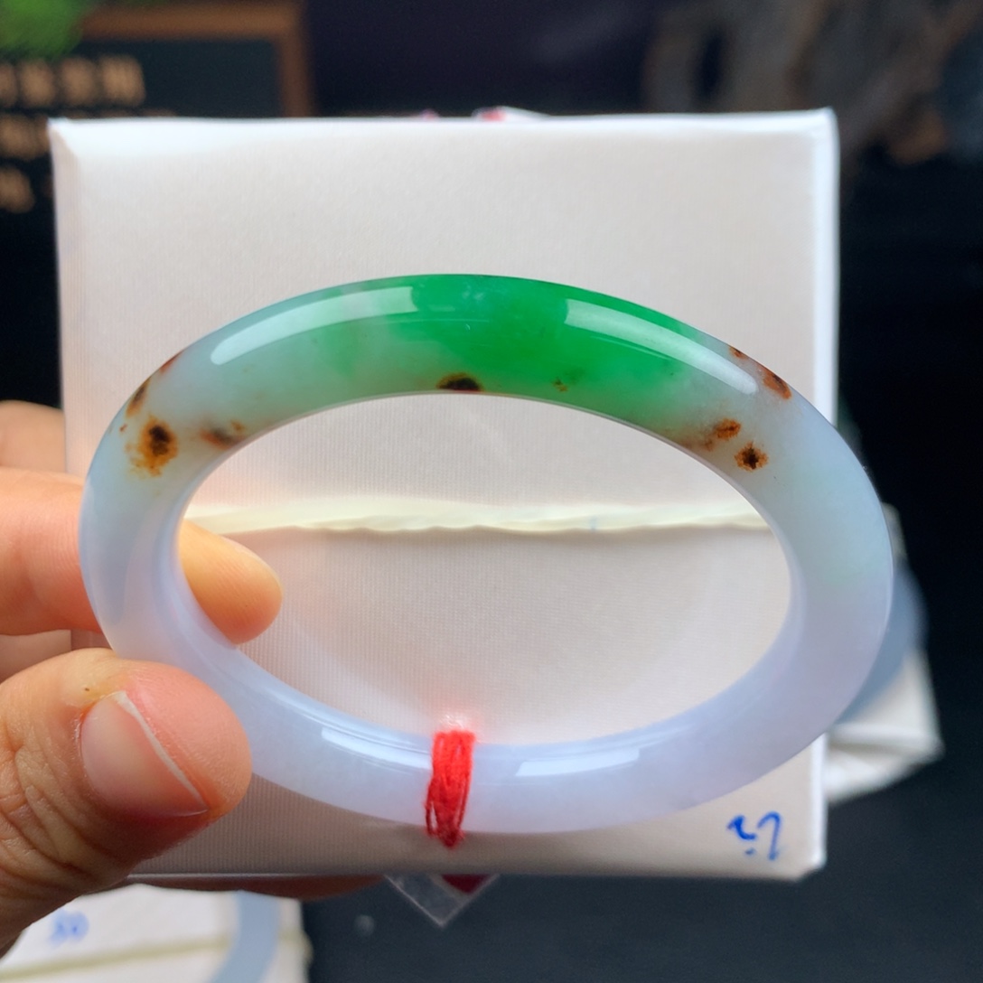 翡翠未镶嵌手镯特色美镯