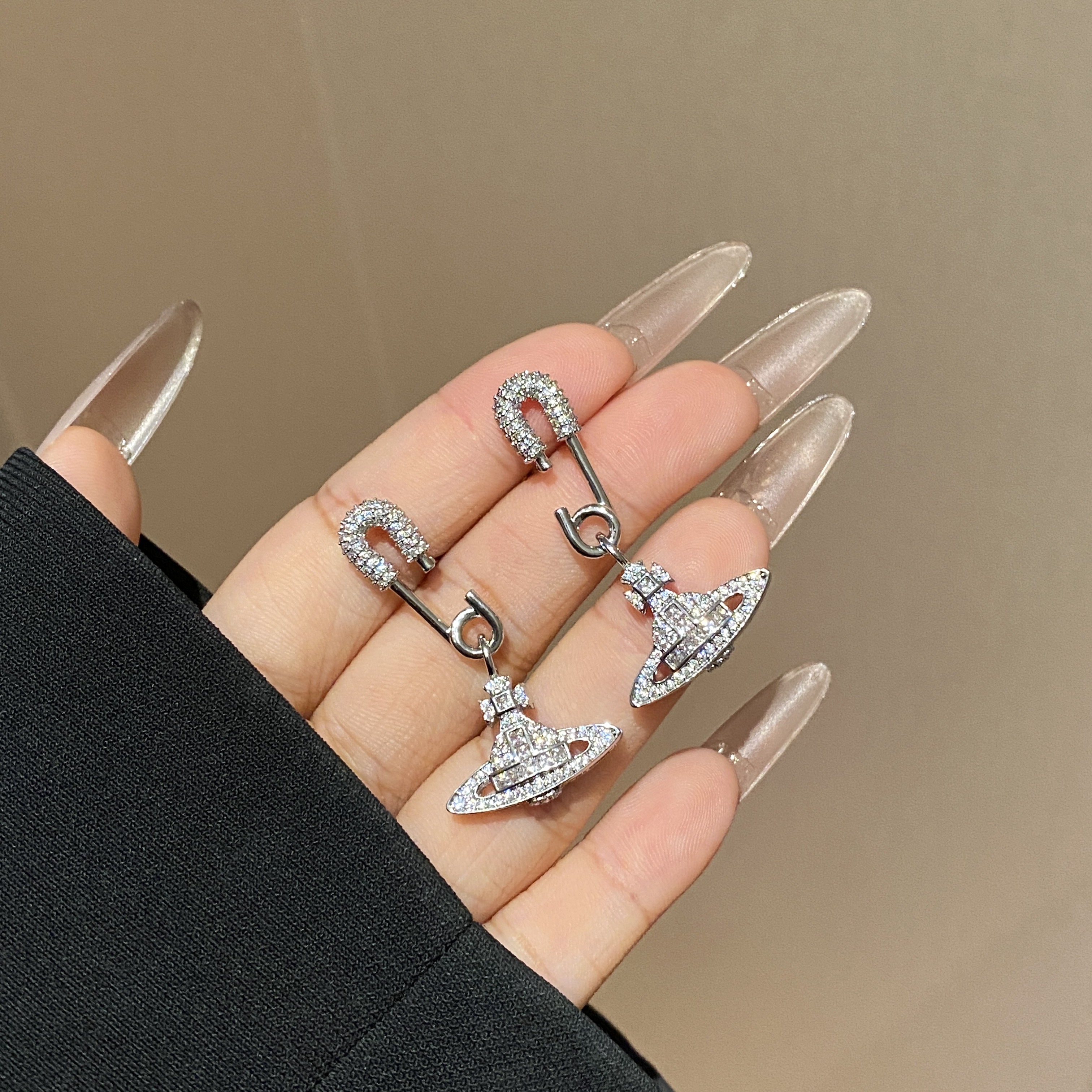 铜合金锆石耳饰 经典百搭高级感气质设计感耳钉X739