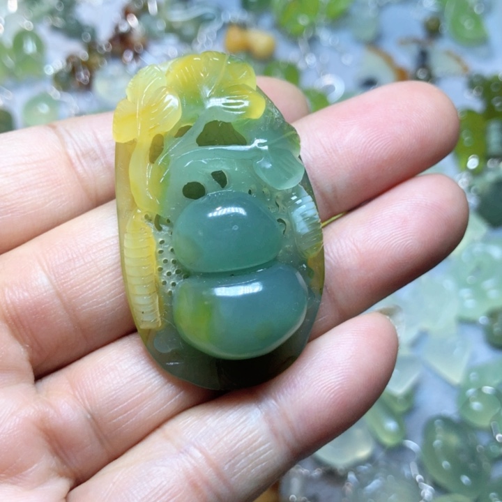 【闪购商品】蛇纹石玉挂件未镶嵌