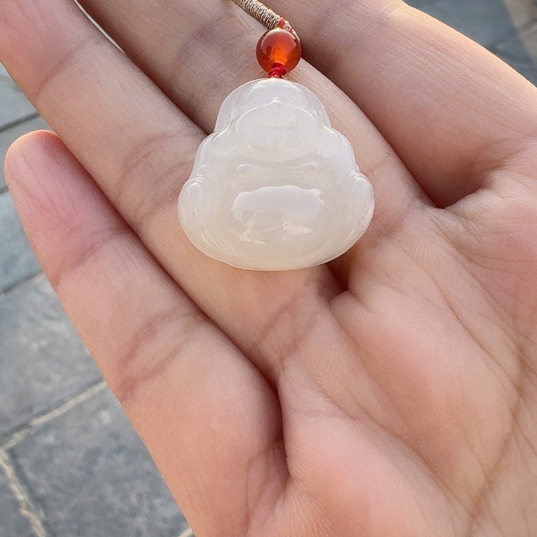 和田玉未镶嵌颈饰佛公