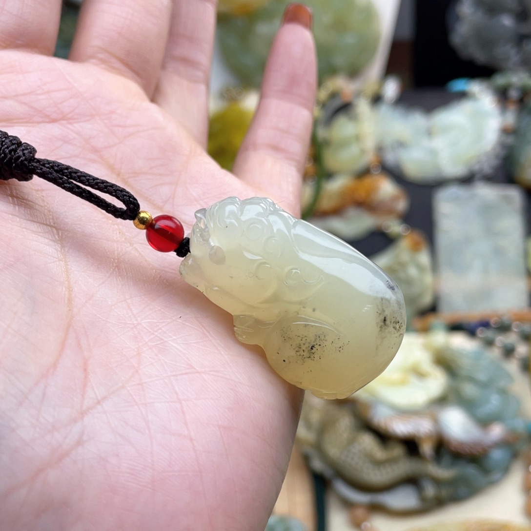 蛇纹石玉颈饰未镶嵌