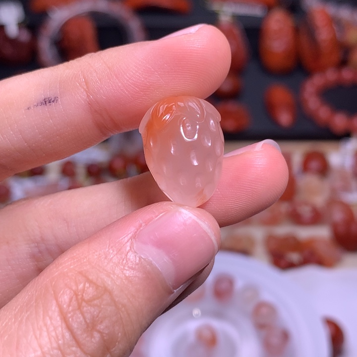 南红玛瑙未镶嵌珠宝半成品草莓