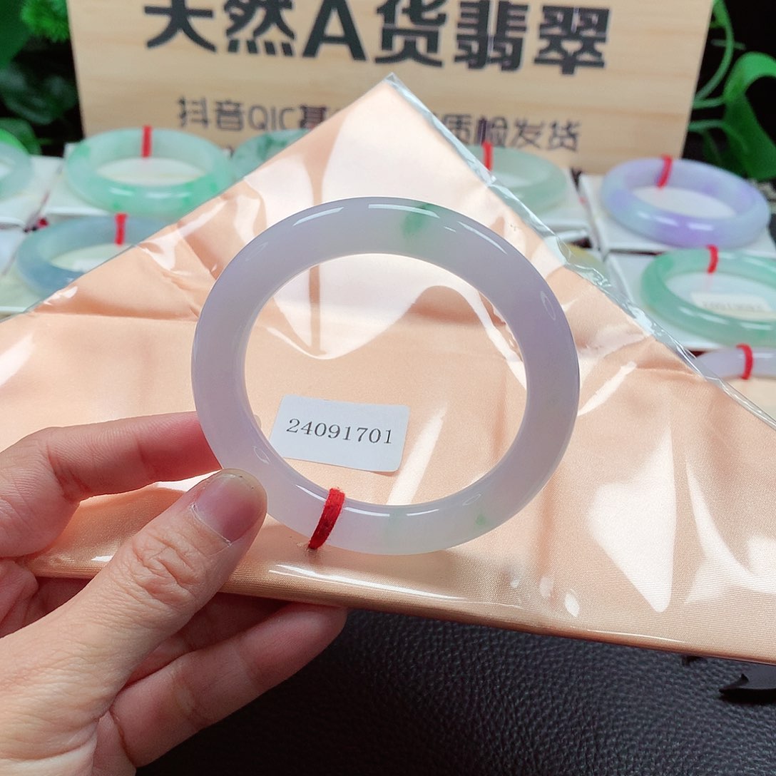 翡翠手镯（圆镯）未镶嵌天然A货翡翠手镯