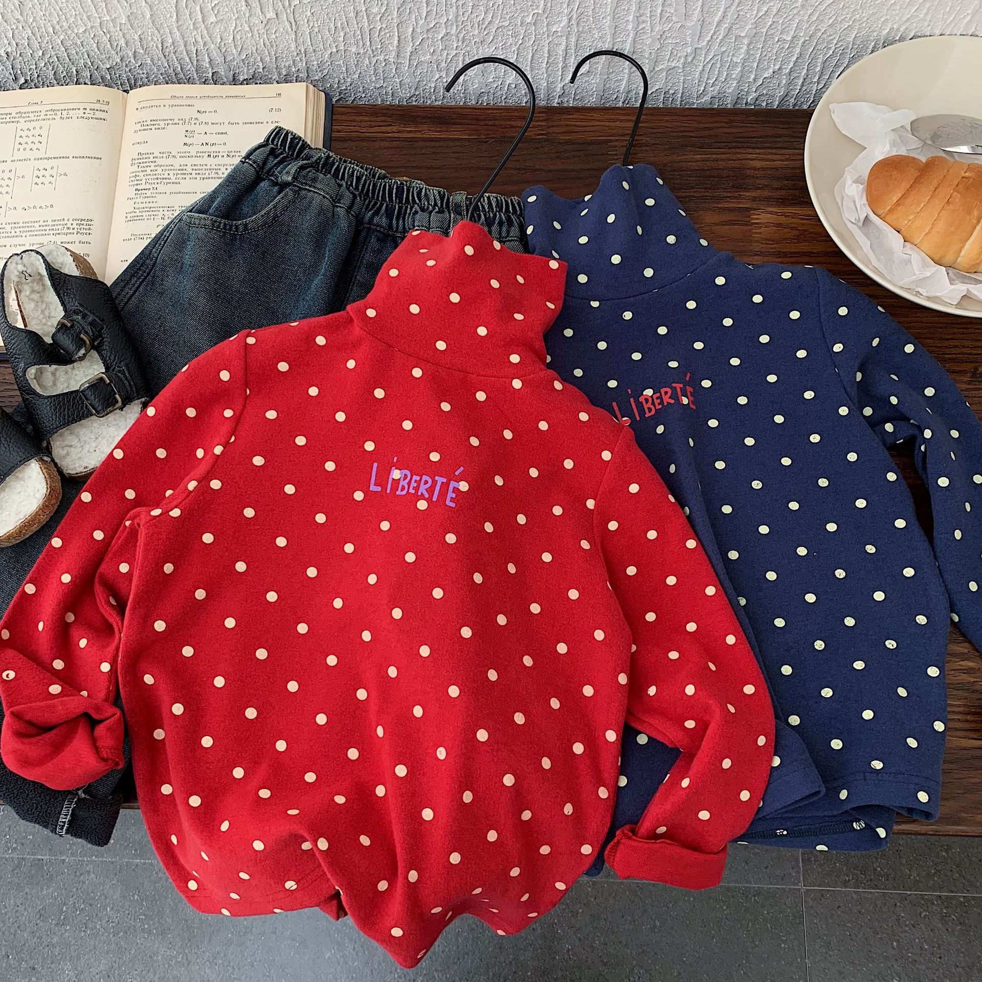 in 爱:mx25冬季韩版儿童波点字母弹力打底衫儿童高领保暖打底1049