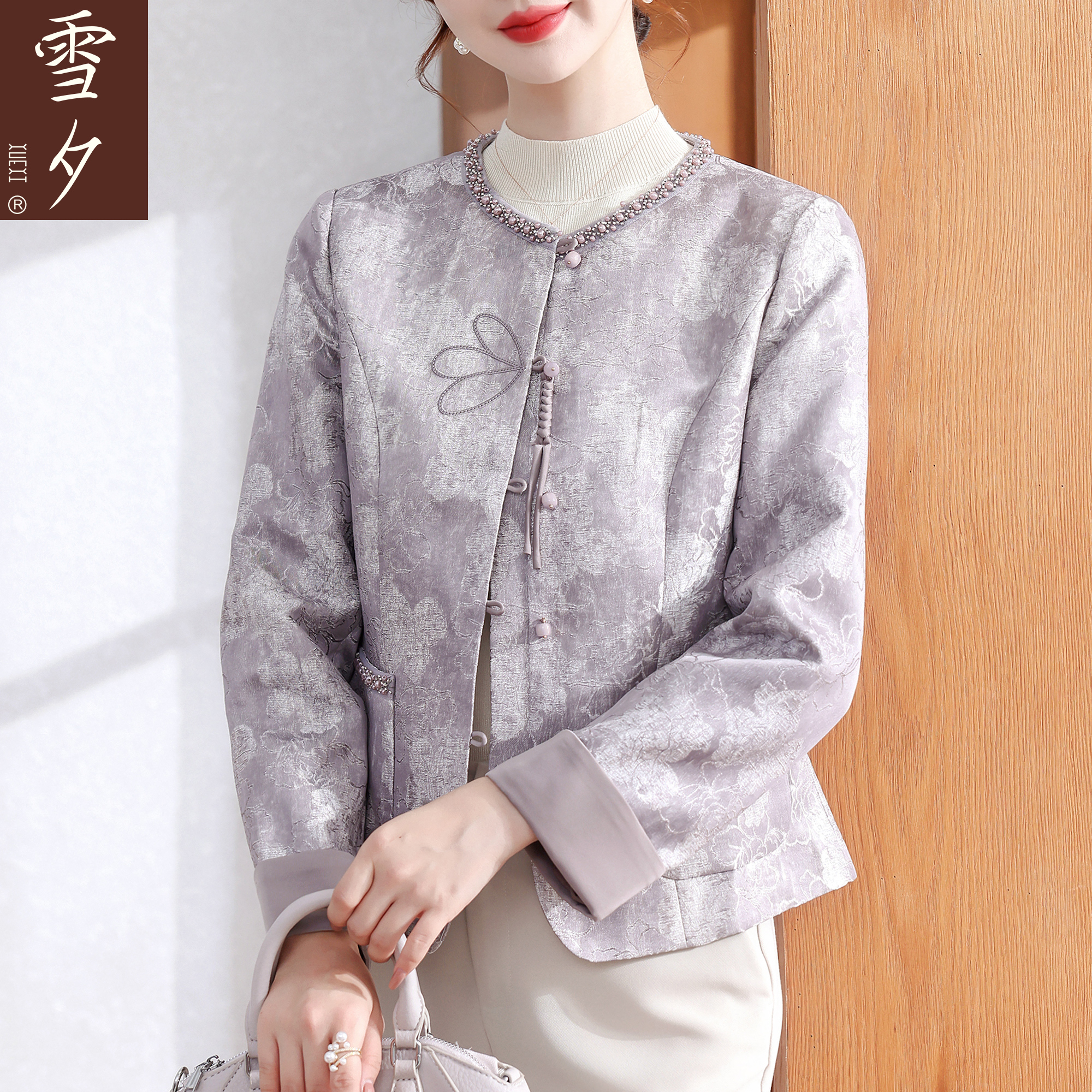 新中式妈妈装秋季薄款小外套2025新款中老年女装刺绣夹克风衣40岁