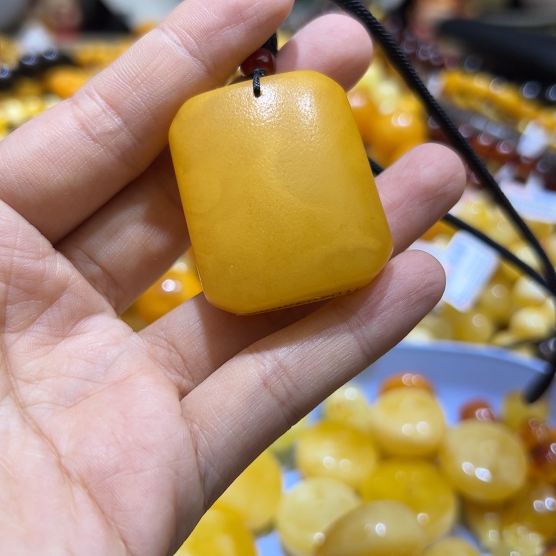 琥珀珠宝奇石未镶嵌