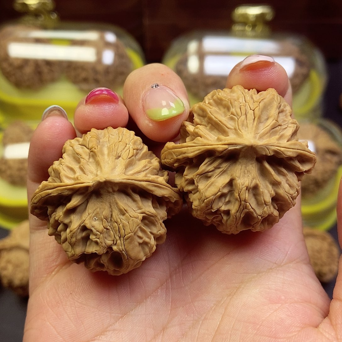 文玩核桃吊坠苹果园