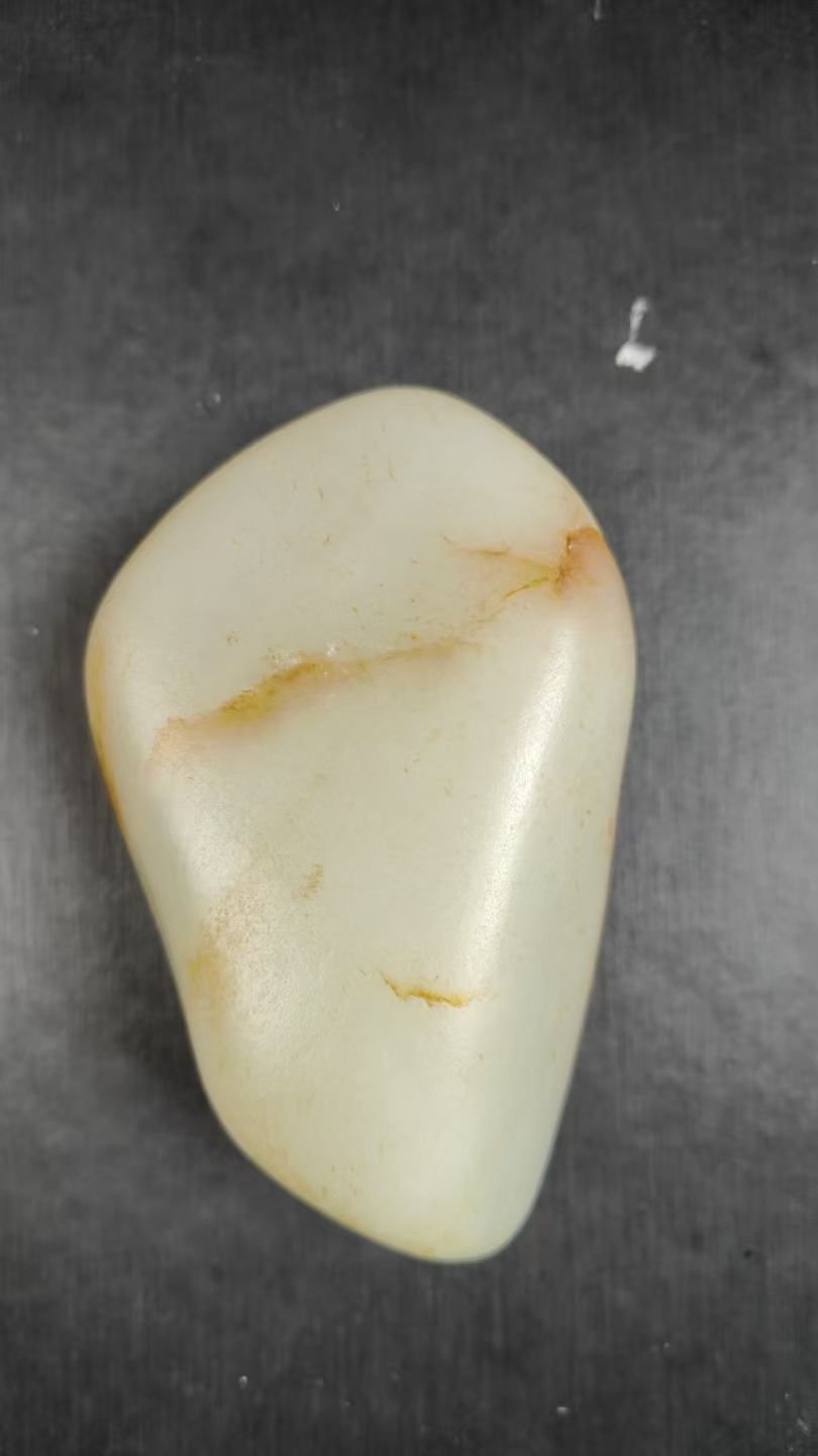 巴依哥精美和田玉240克