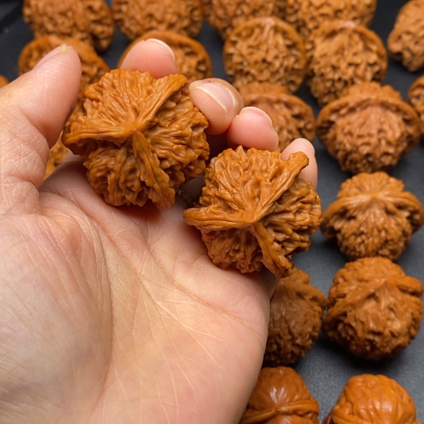 【闪购商品】文玩核桃把件三棱