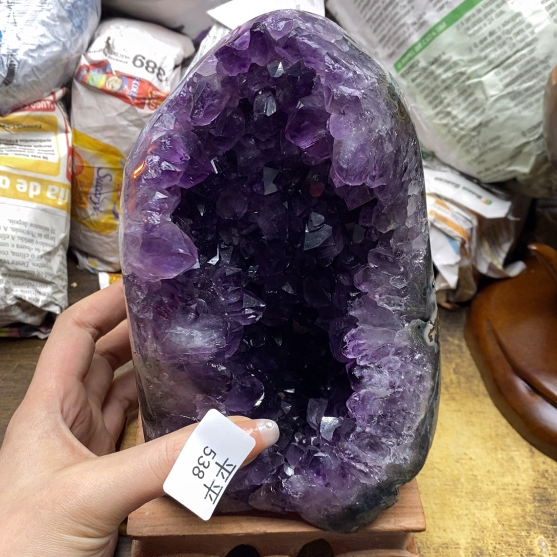 水晶乌拉圭未镶嵌