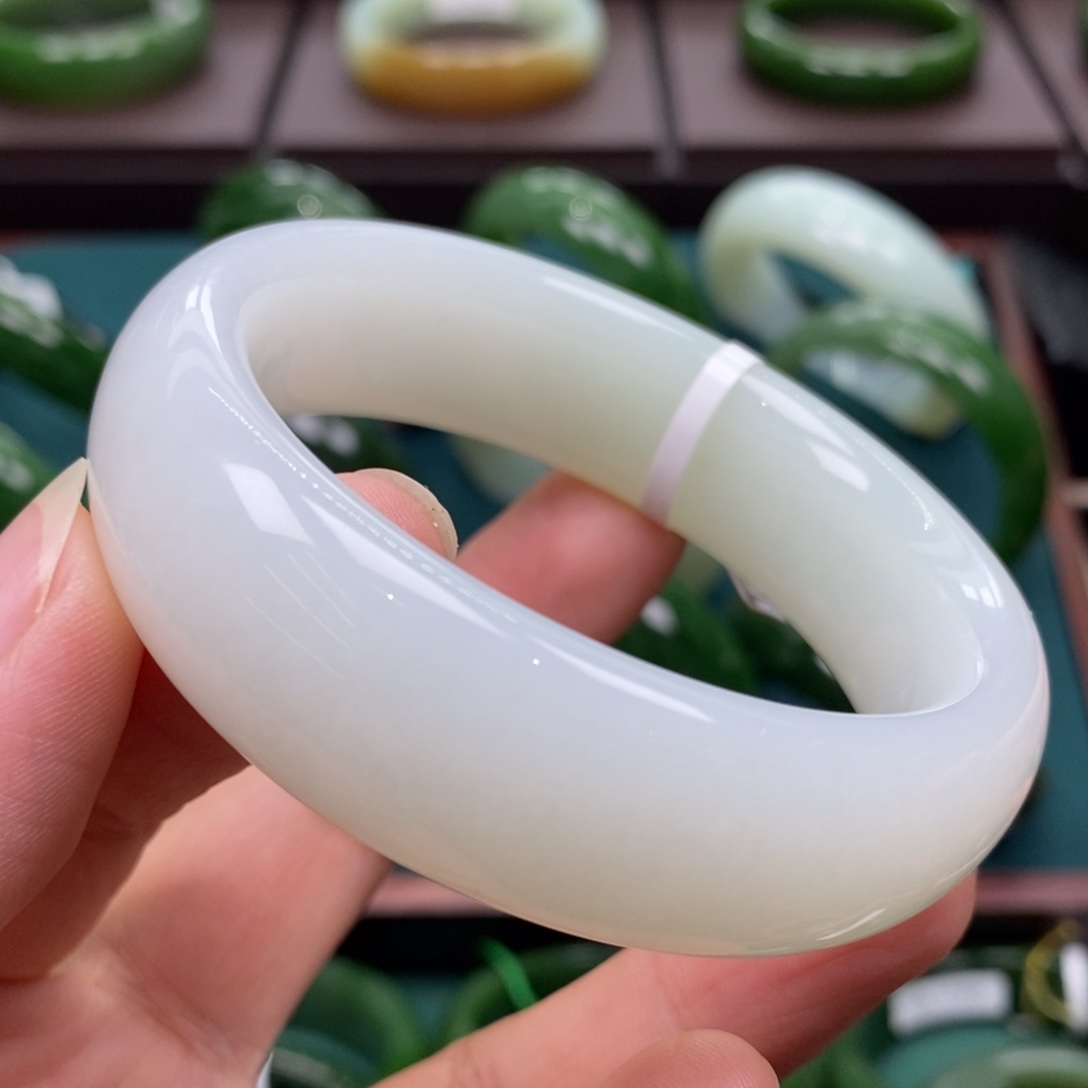 和田玉未镶嵌手镯