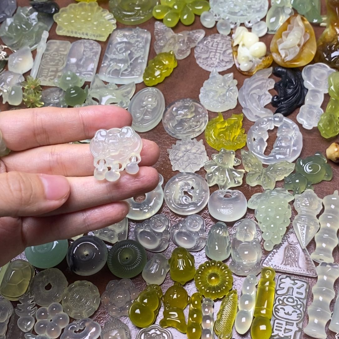 蛇纹石玉合金颈饰