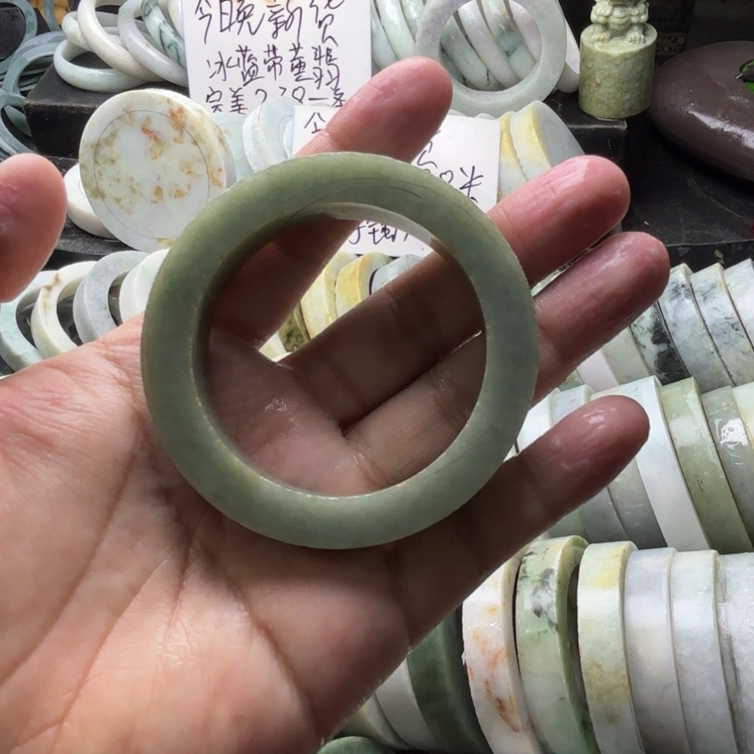 萌***萌定制翡翠未镶嵌翡翠手镯定制