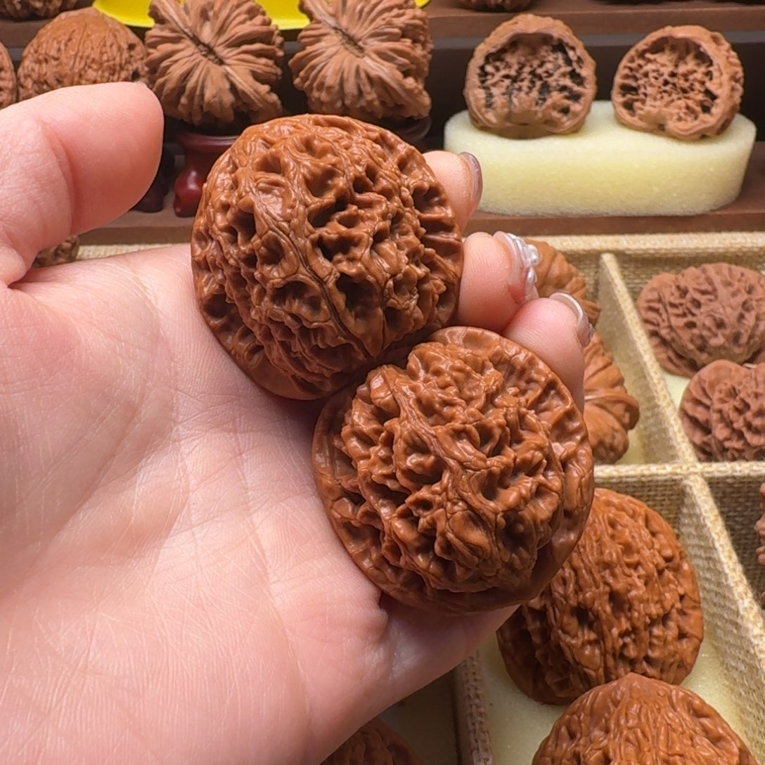 文玩核桃吊坠38.5水龙纹