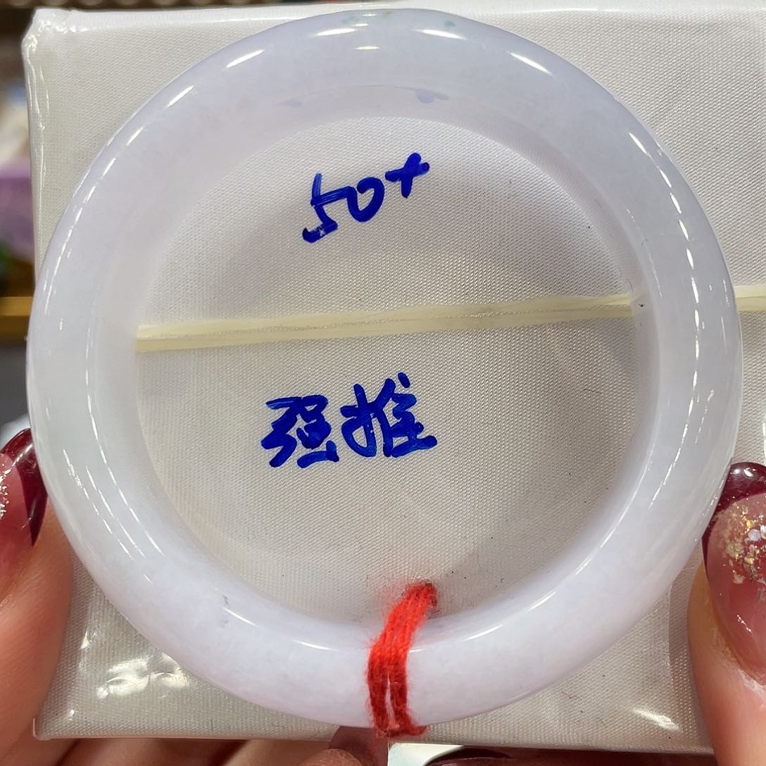 翡翠手镯未镶嵌翡翠手镯