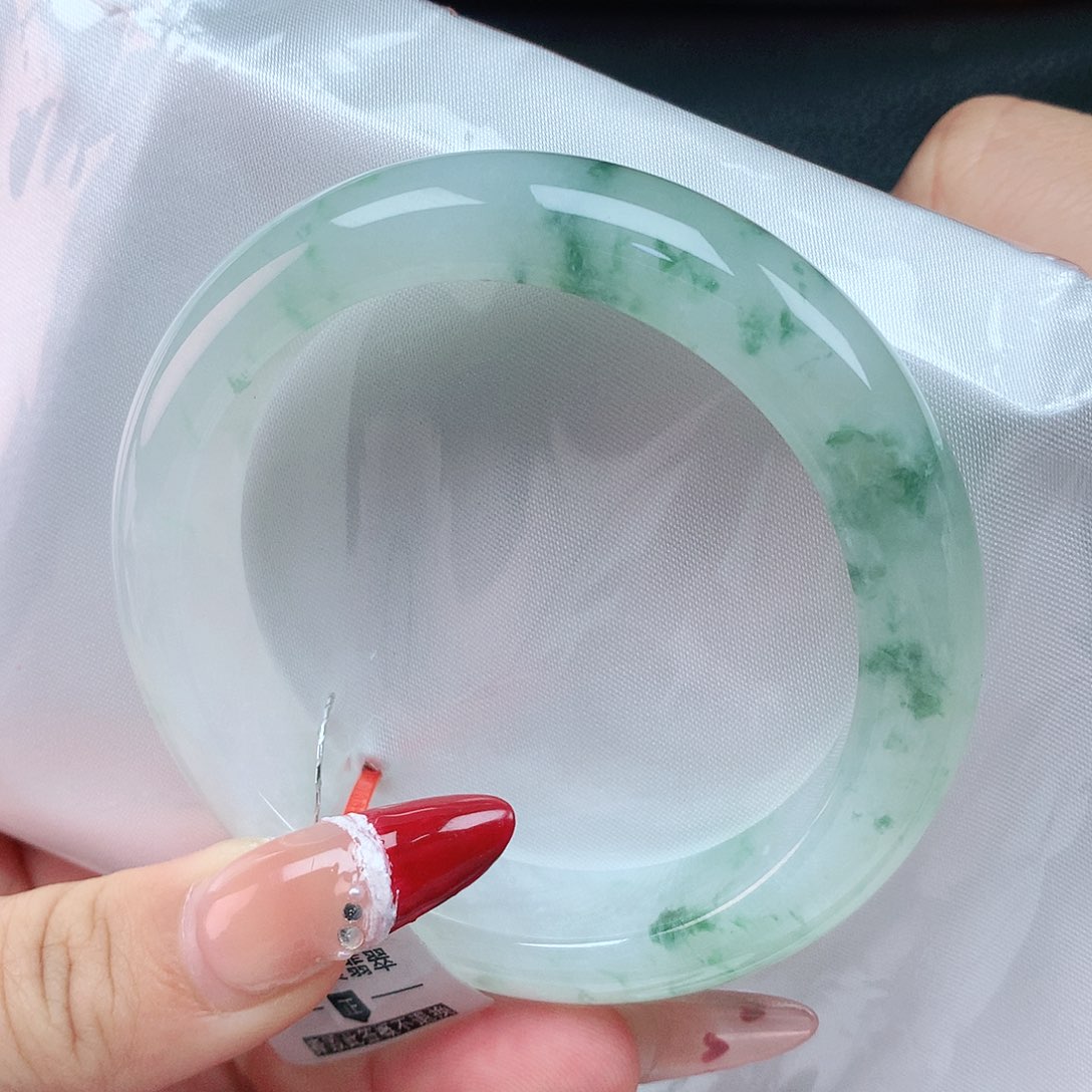 翡翠手镯未镶嵌56圈