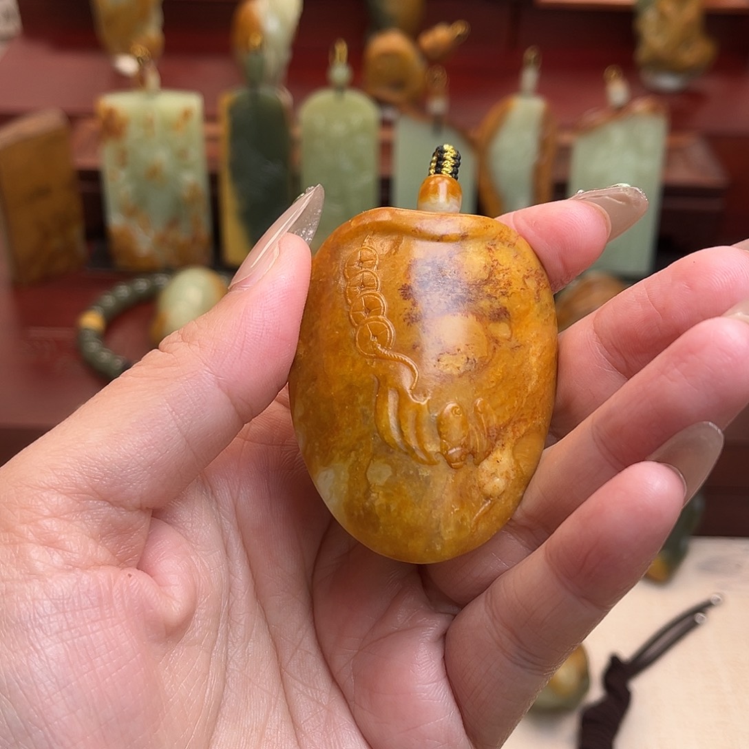 觉***者岫岩河磨玉（透闪石质玉）未镶嵌颈饰