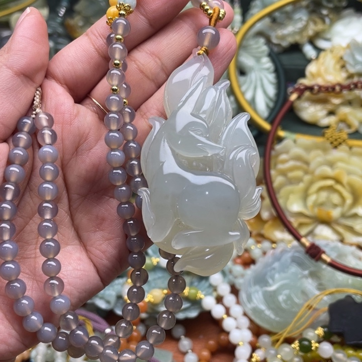 蛇纹石玉吊坠合金