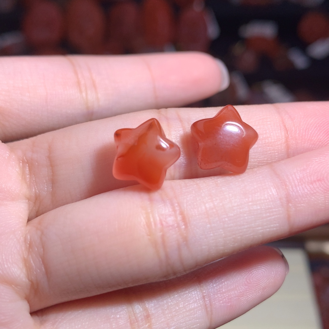 拢***雨南红玛瑙未镶嵌珠宝半成品星星