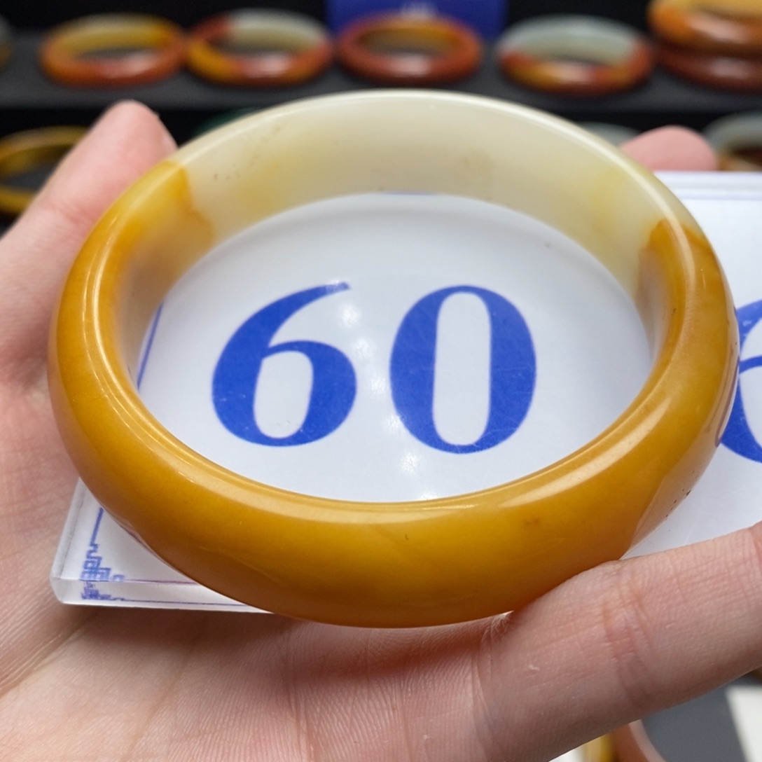 石英质玉（黄龙玉）手镯未镶嵌