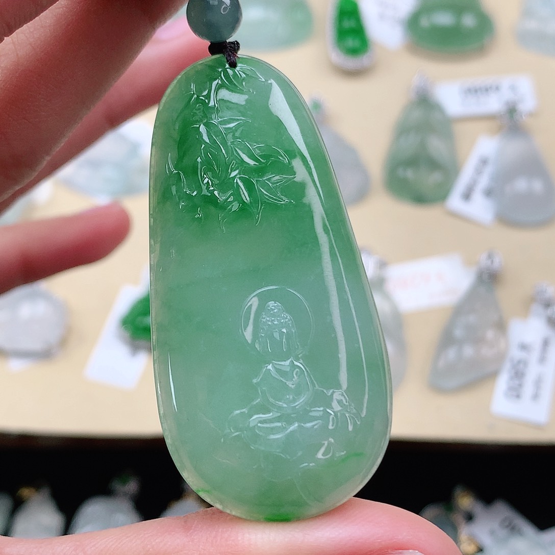 翡翠颈饰未镶嵌悟道牌