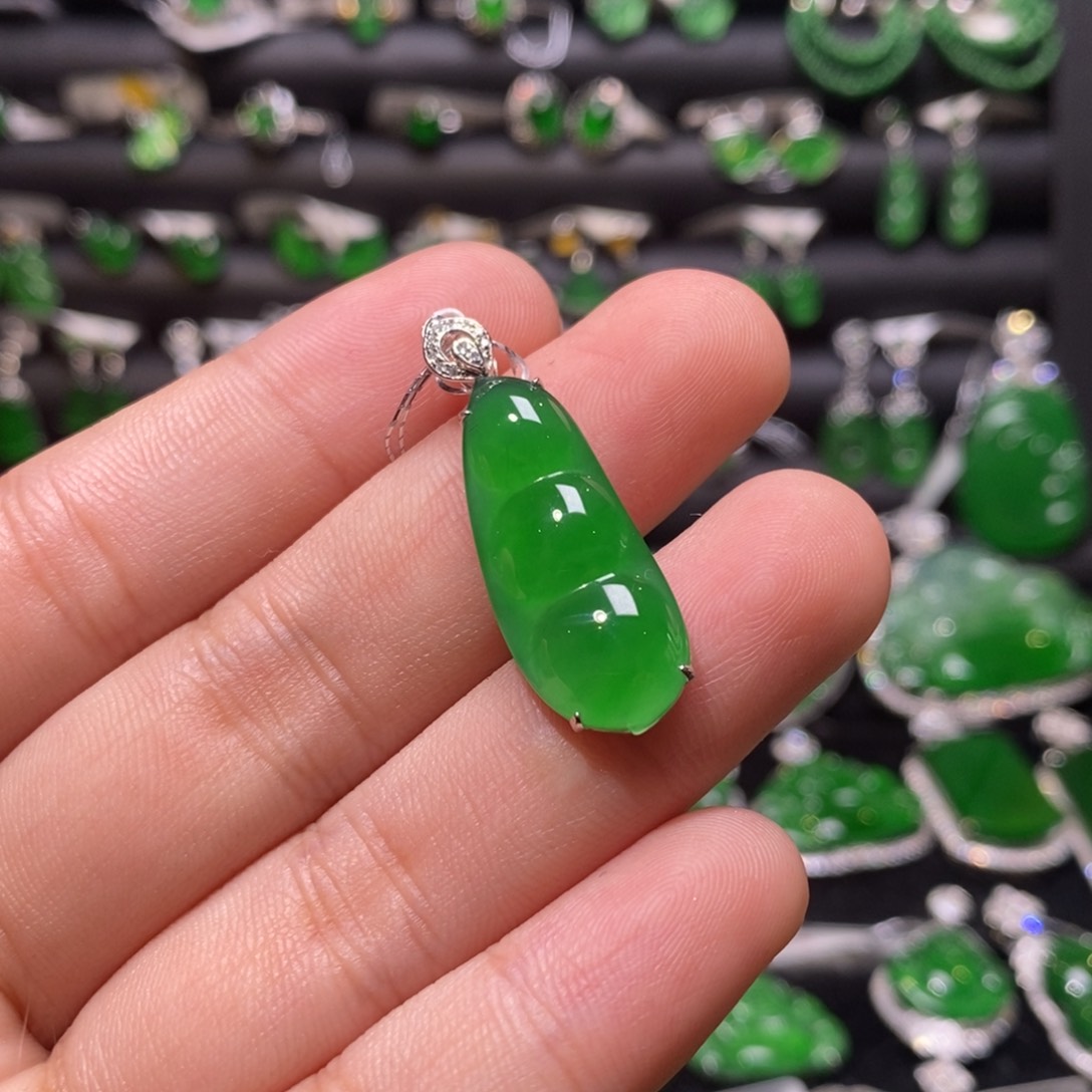 翡翠颈饰18K金镶嵌天然翡翠