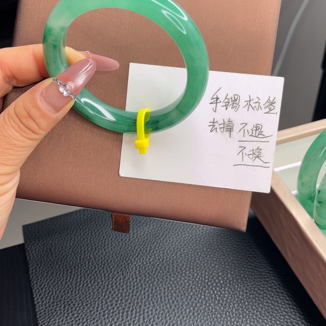 石英质玉未镶嵌手镯非洲翠