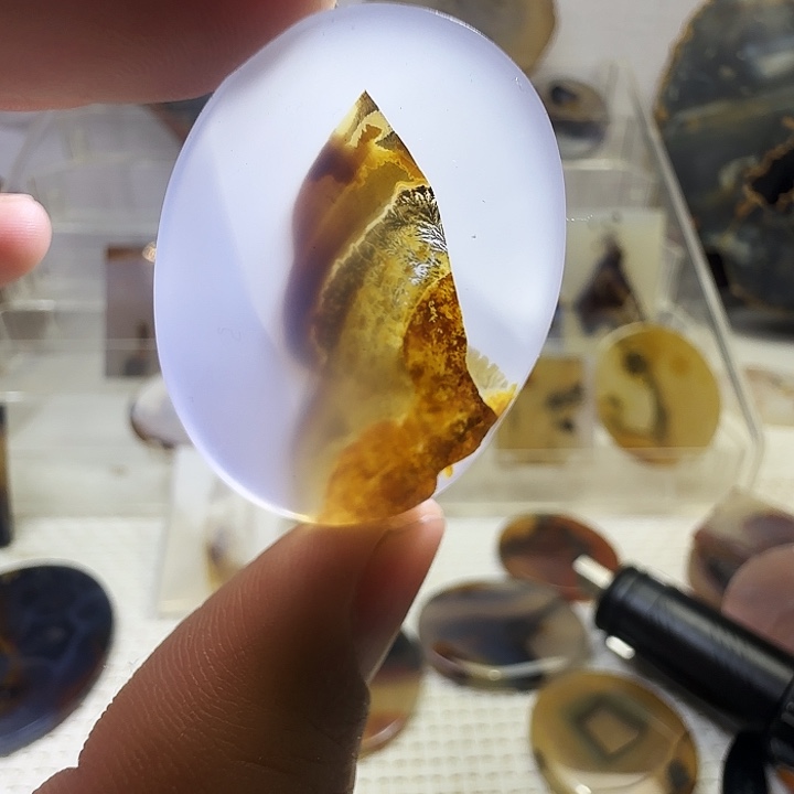 玛瑙/玉髓未镶嵌珠宝奇石