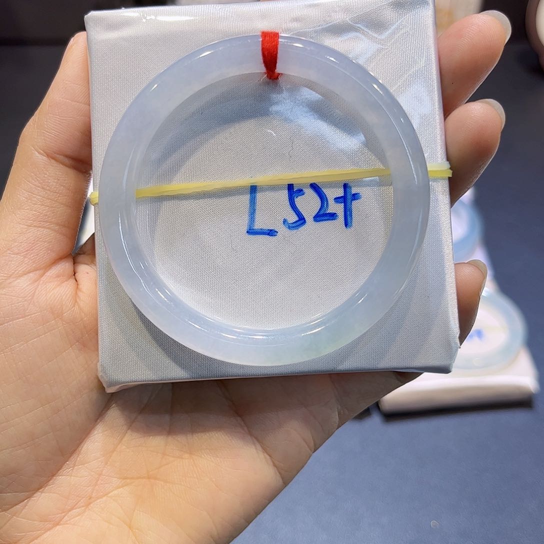 翡翠手镯未镶嵌翡翠手镯