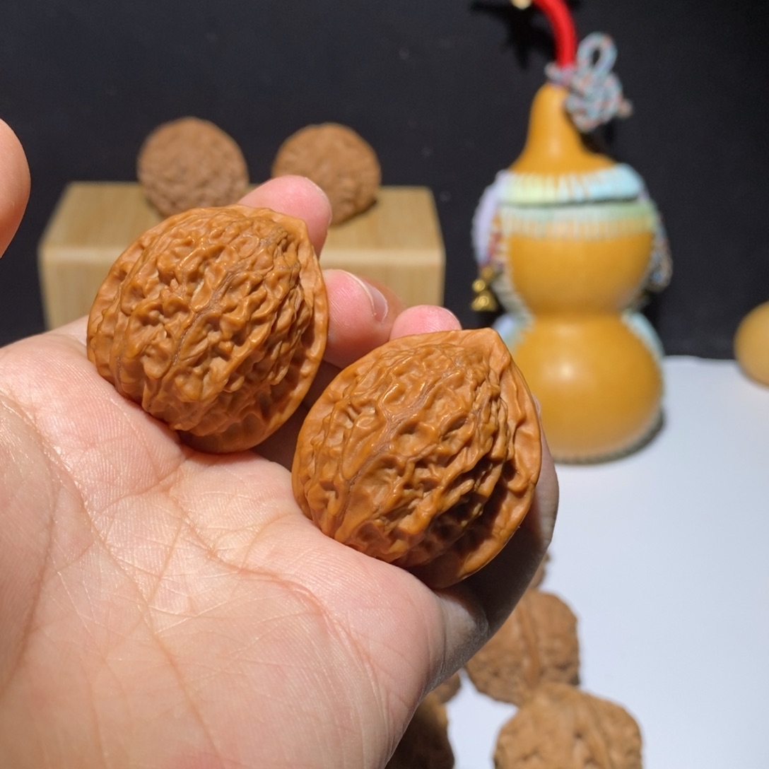 文玩核桃吊坠金牛压车