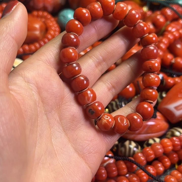 颈饰琉璃自****辉琉璃………..