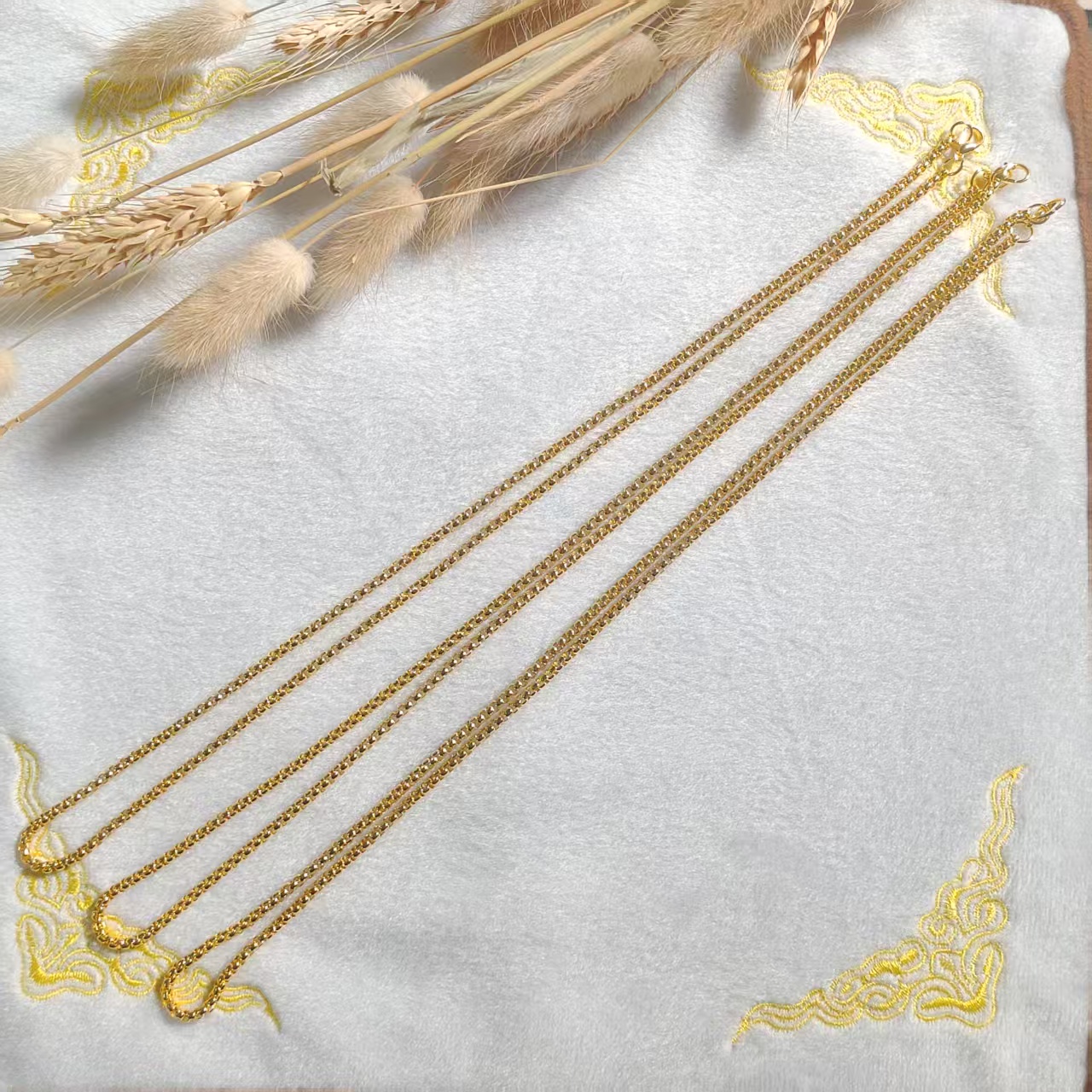 轻奢时尚国风款迷你扣环黄色项链-(x979)