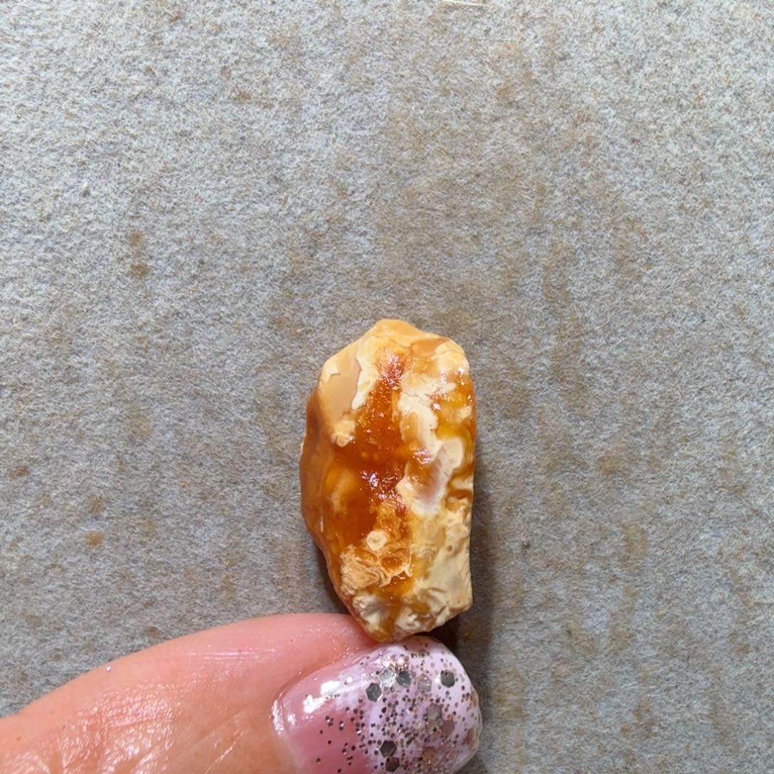 就***头琥珀未镶嵌裸石专拍