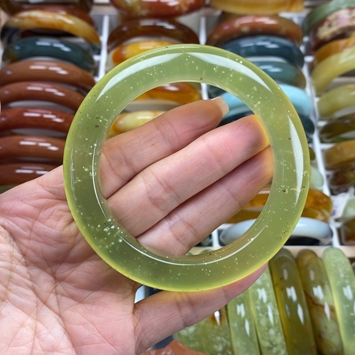 蛇纹石玉未镶嵌手镯60