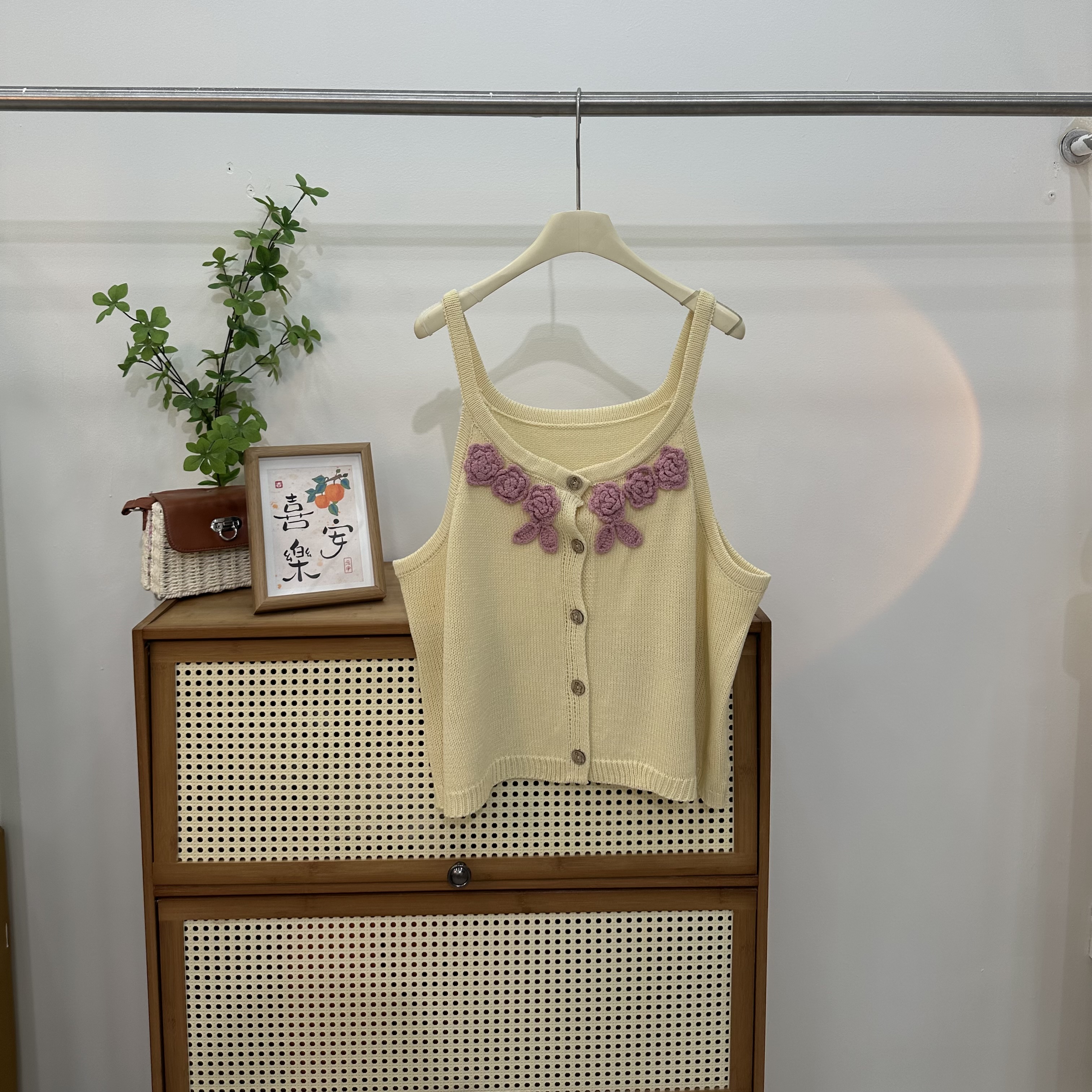 【春季新款大码】洋气百搭立体刺绣花朵吊带针织马甲短款