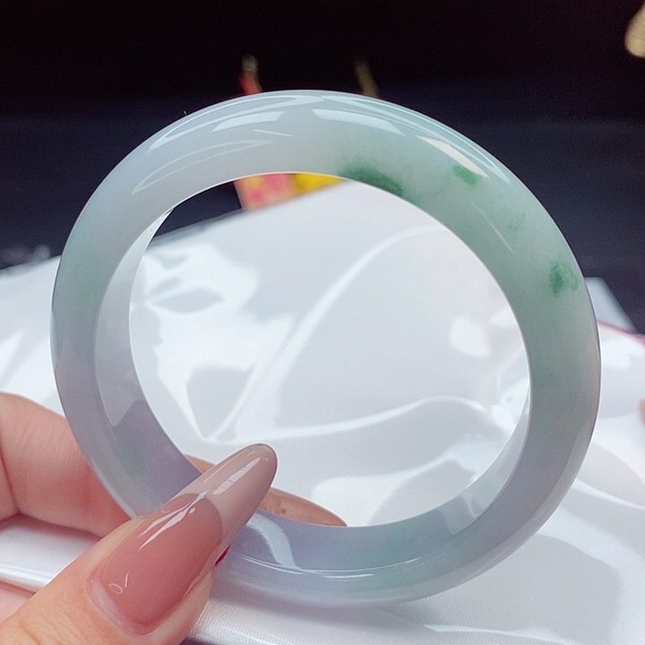 翡翠手镯未镶嵌55圈