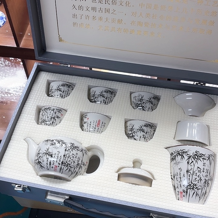 孤品茶具套装等。         